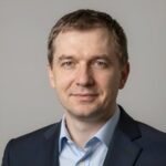 Портрет уверенного бизнесмена в студии для сайта компании по ведению бухгалтерии в Белгороде