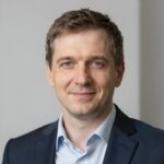 Портрет уверенного бизнесмена в студии для сайта компании по ведению бухгалтерии в Белгороде