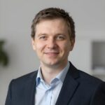 Портрет уверенного бизнесмена в студии для сайта компании по ведению бухгалтерии в Белгороде